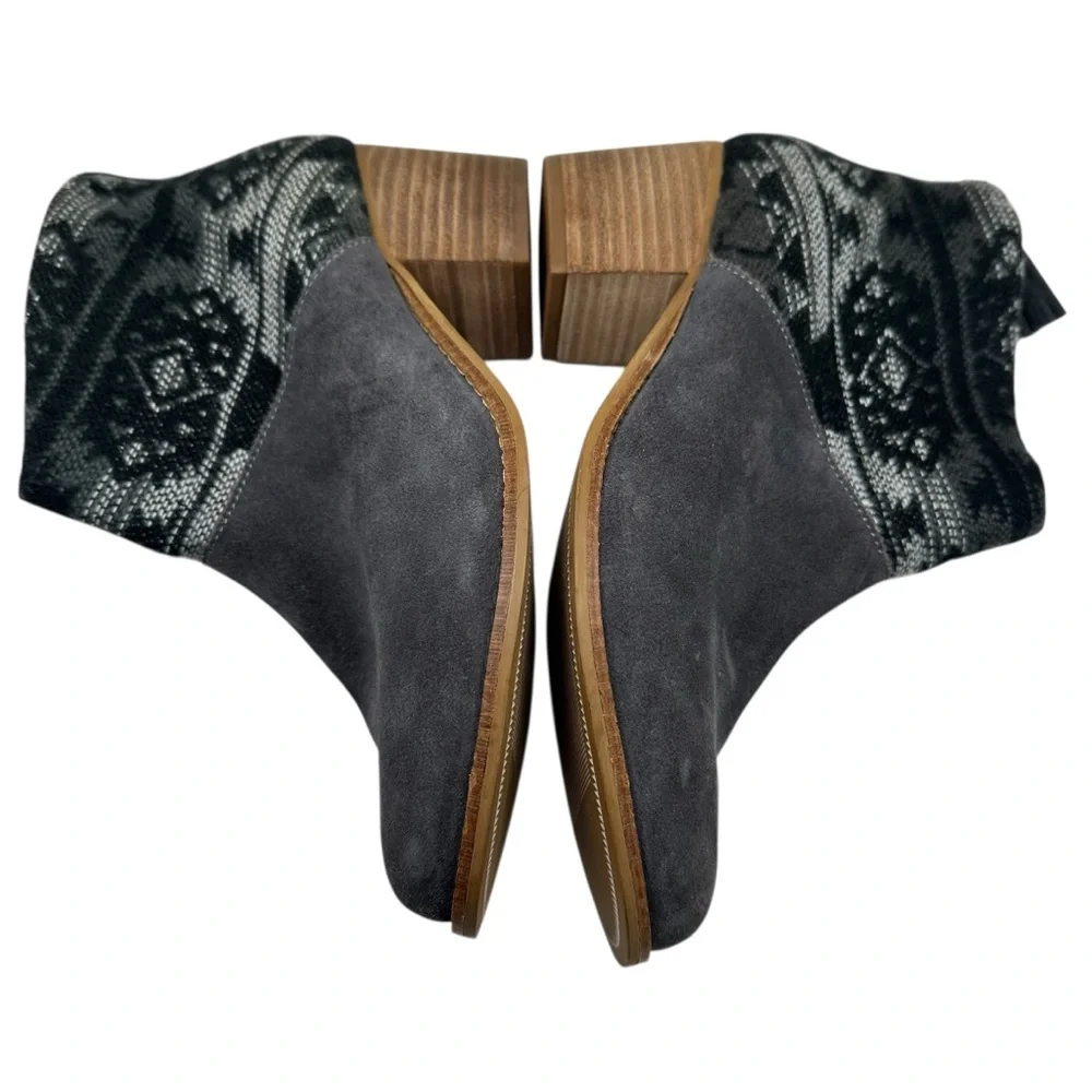 Toms Gray Suede Ankle Booties with Patterned Knit Collar Size: 7.5
